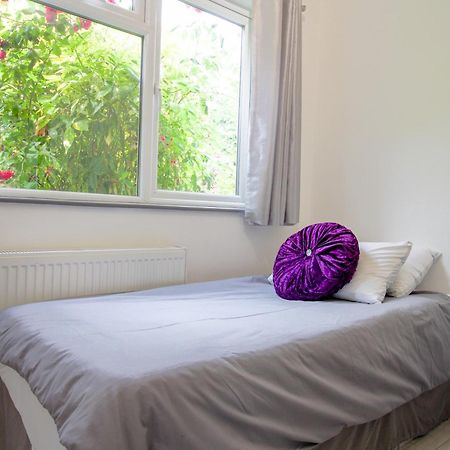 London Elegant New Studio Екстериор снимка