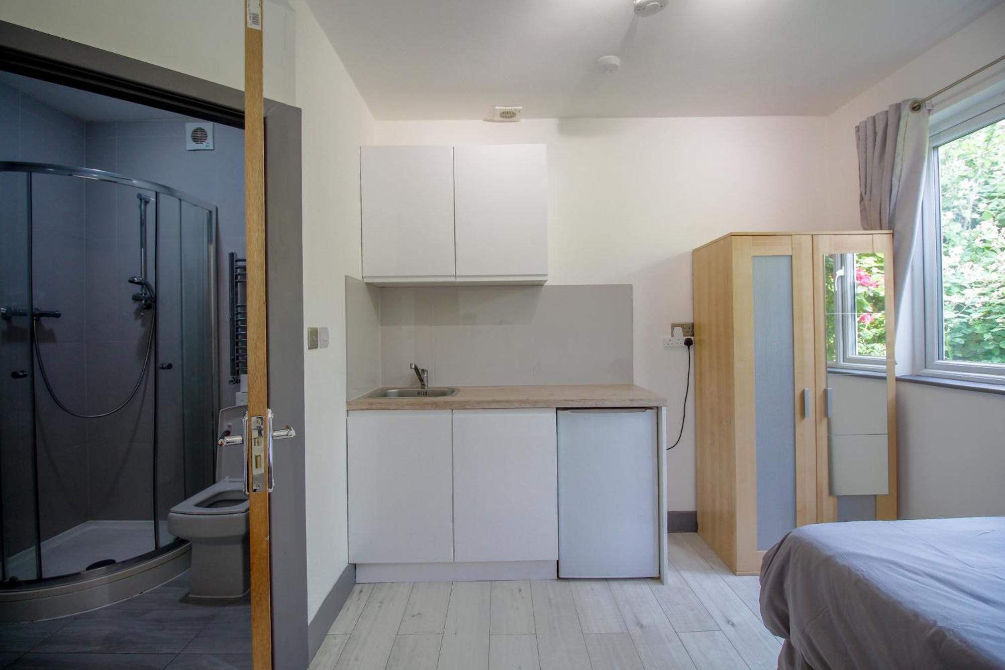 London Elegant New Studio Екстериор снимка